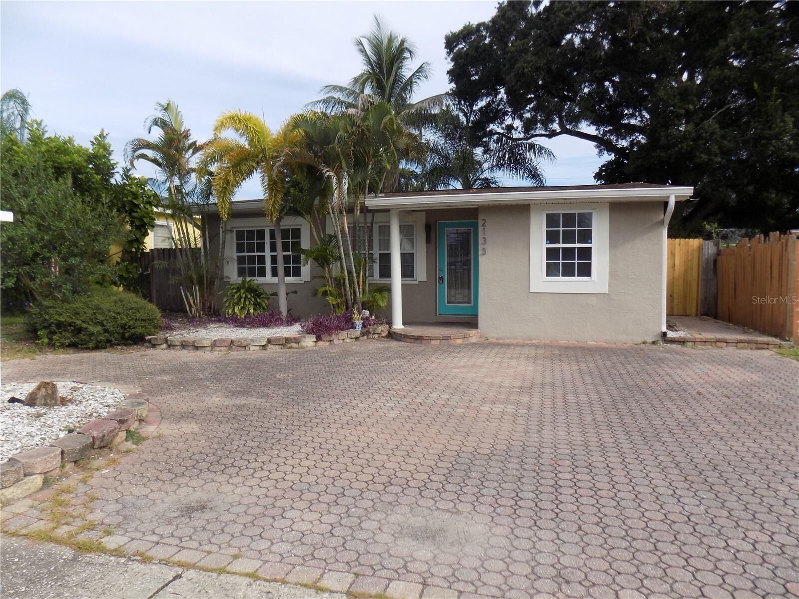 Property Photo: 2133 43rd Avenue N FL 33714