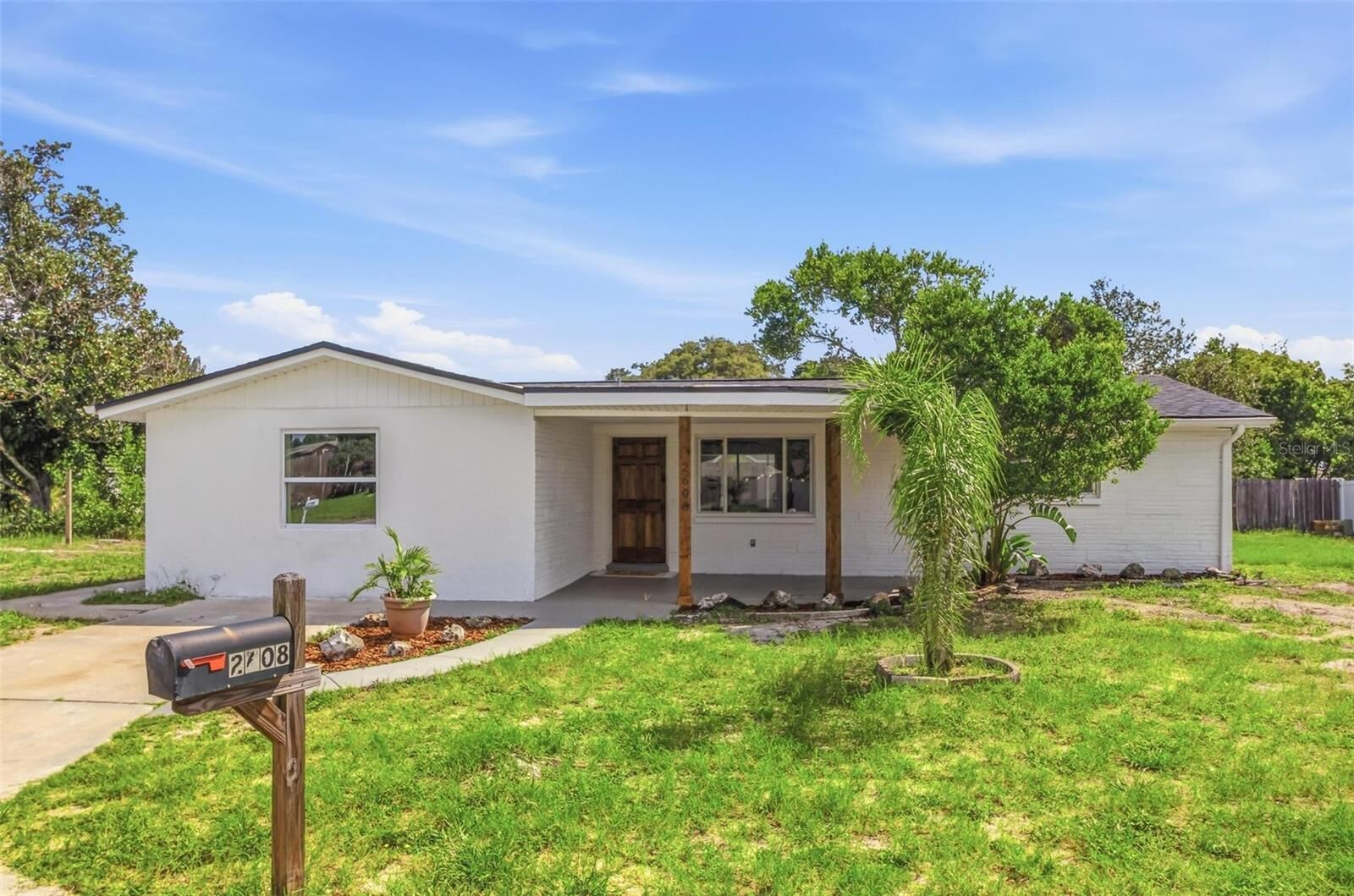 Property Photo: 2608 Akita Place FL 34691