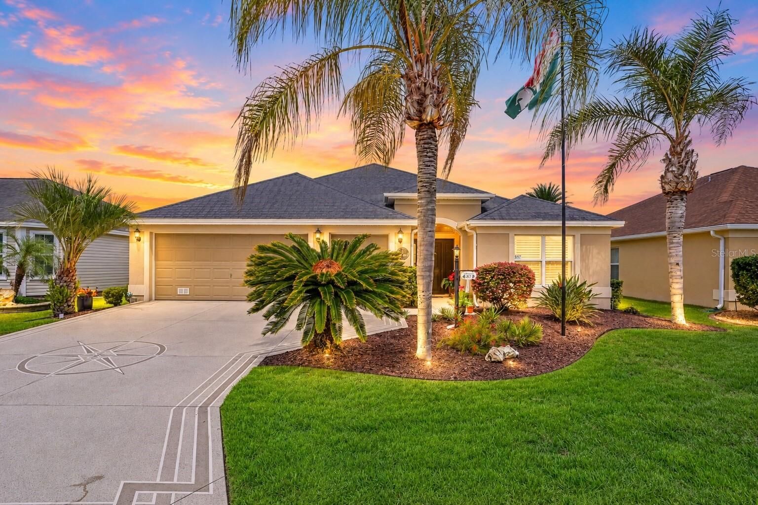 Property Photo: 857 Enisgrove Way FL 32163