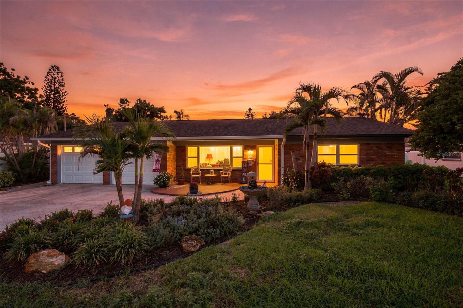 Property Photo:  526 S Larry Circle  FL 33511 