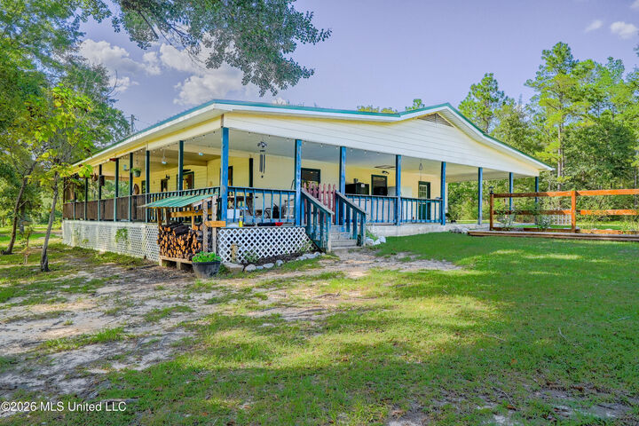 Property Photo: 213 Sand Spring Loop MS 39451