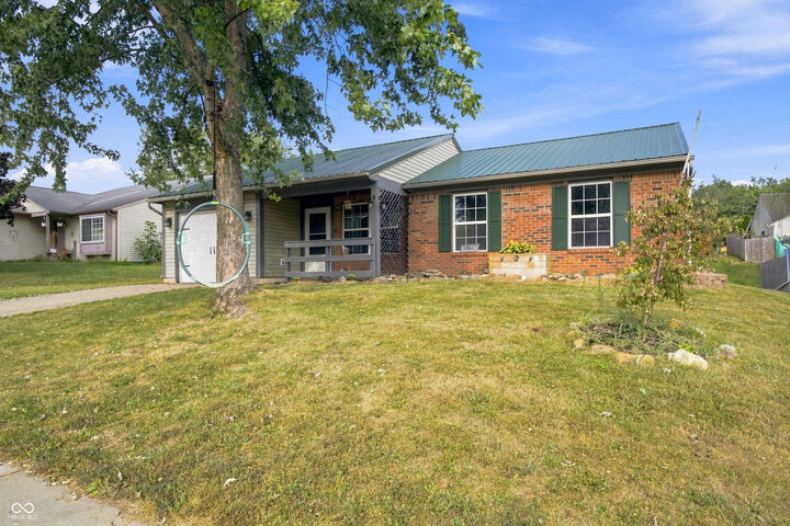 Property Photo: 4865 Hunters Run IN 47201