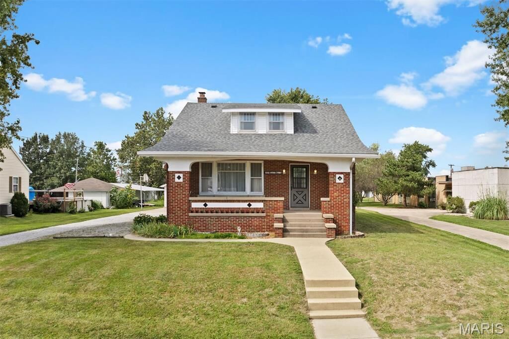 Property Photo: 409 E Main Street IL 62001