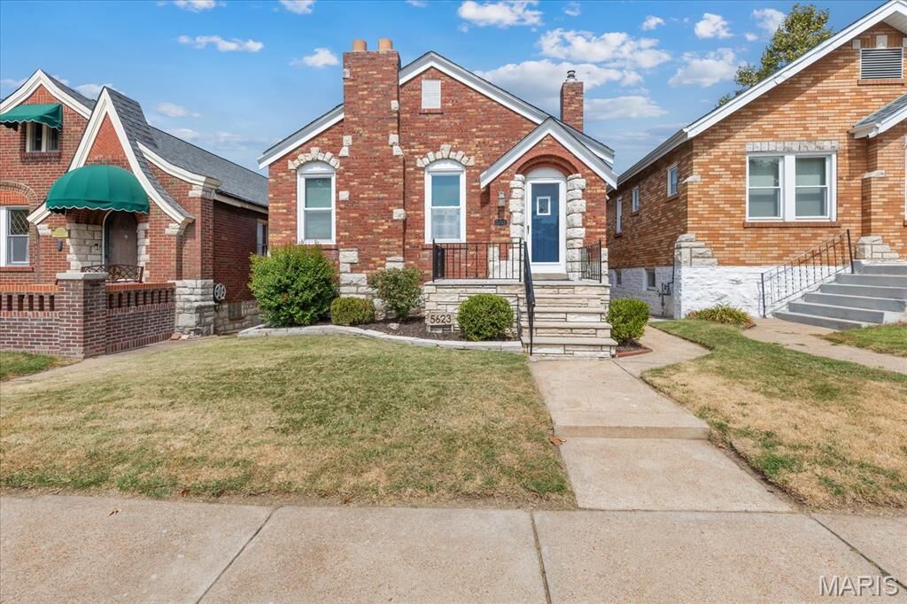 Property Photo: 5623 Eichelberger Street MO 63109