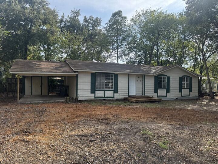 Property Photo:  915 Hylane  TX 75904 