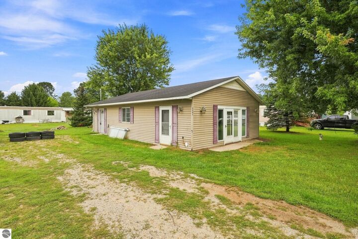 Property Photo: 3305 N 3 1/2 Road MI 49668
