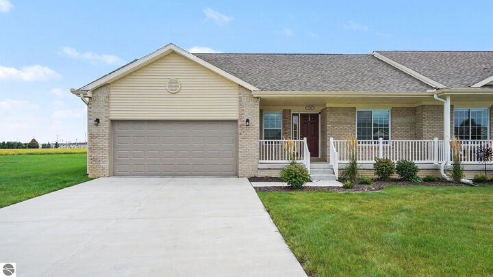 Property Photo:  1708 Heritage Way  MI 48858 