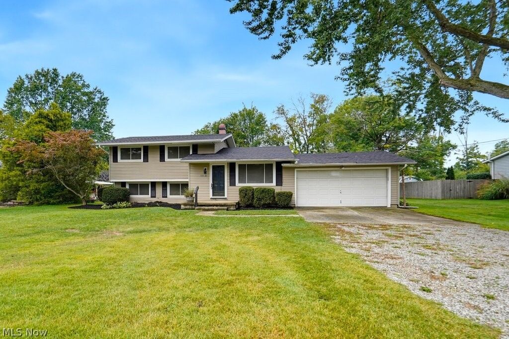 Property Photo:  10121 N Delmonte Boulevard  OH 44241 