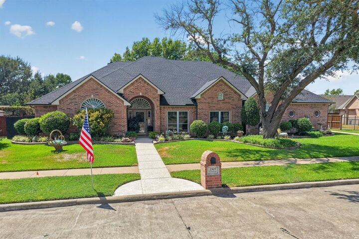 Property Photo:  2505 Inverrary Drive  TX 75119 