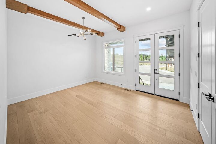 Property Photo:  50 Elmont Close SW  AB T3H 5Y4 
