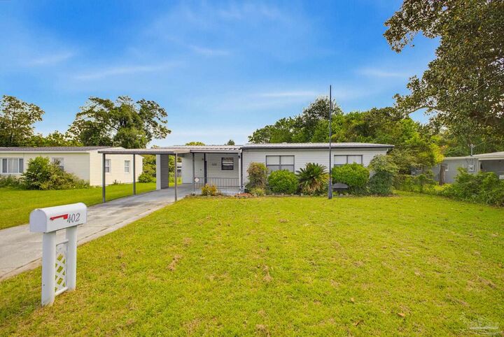 Property Photo: 402 Clairmont Dr FL 32506