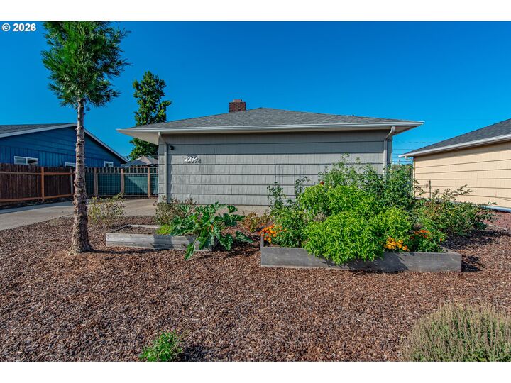 Property Photo:  2274 Centennial Blvd  OR 97477 
