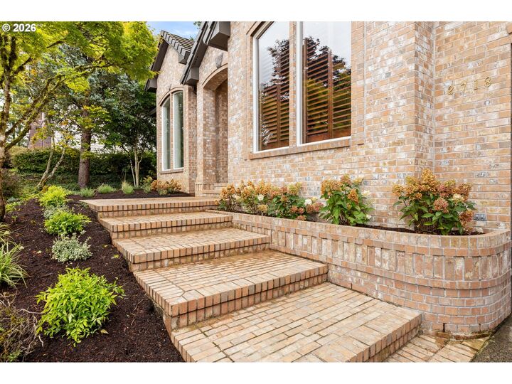 Property Photo:  2718 NW 25th Cir  WA 98607 