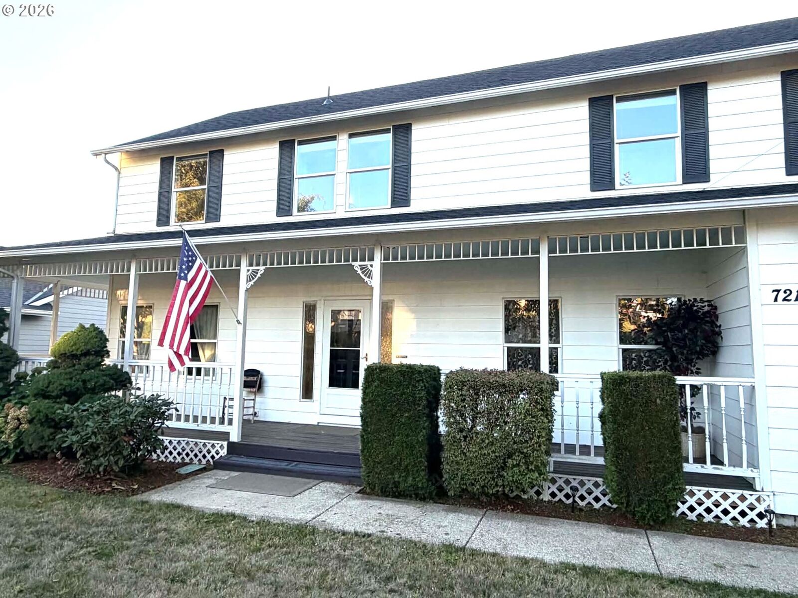 Property Photo: 721 S Park St OR 97111