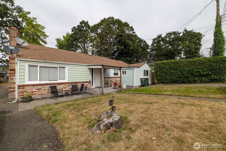 Property Photo:  1424  Kelly Avenue SW  WA 98532 