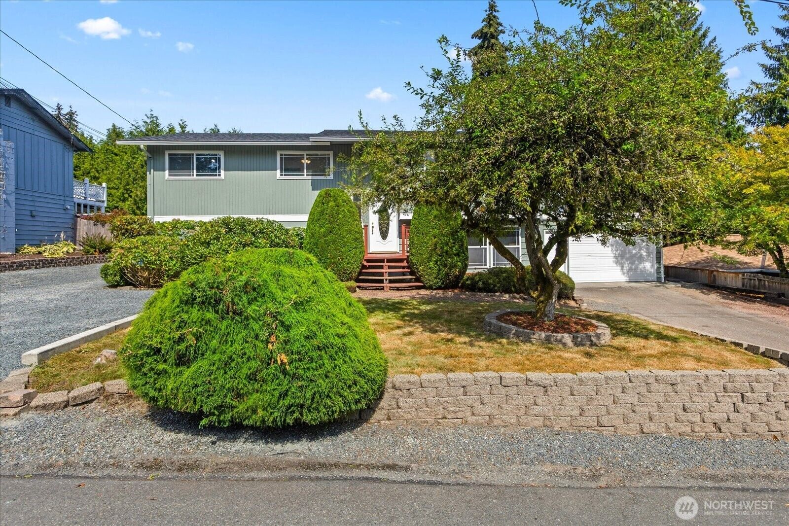 Property Photo:  7819  225th Place SW  WA 98026 