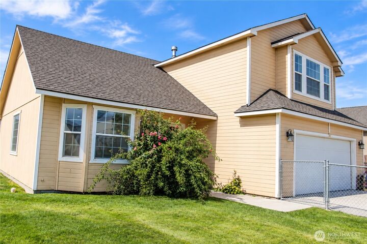 Property Photo:  1705  Guernsey Street  WA 98944 