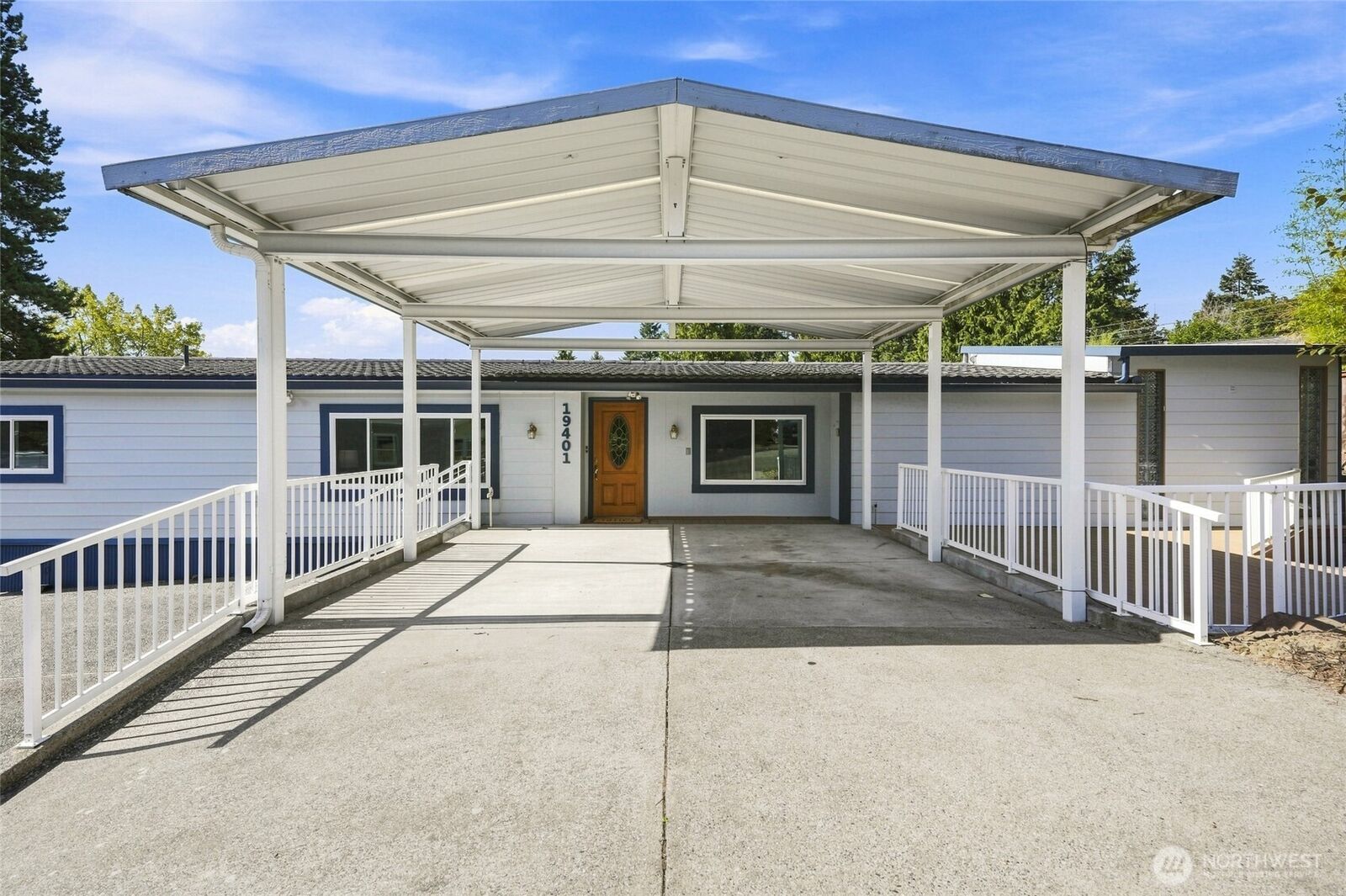 Property Photo: 19401 127th Avenue NE WA 98011