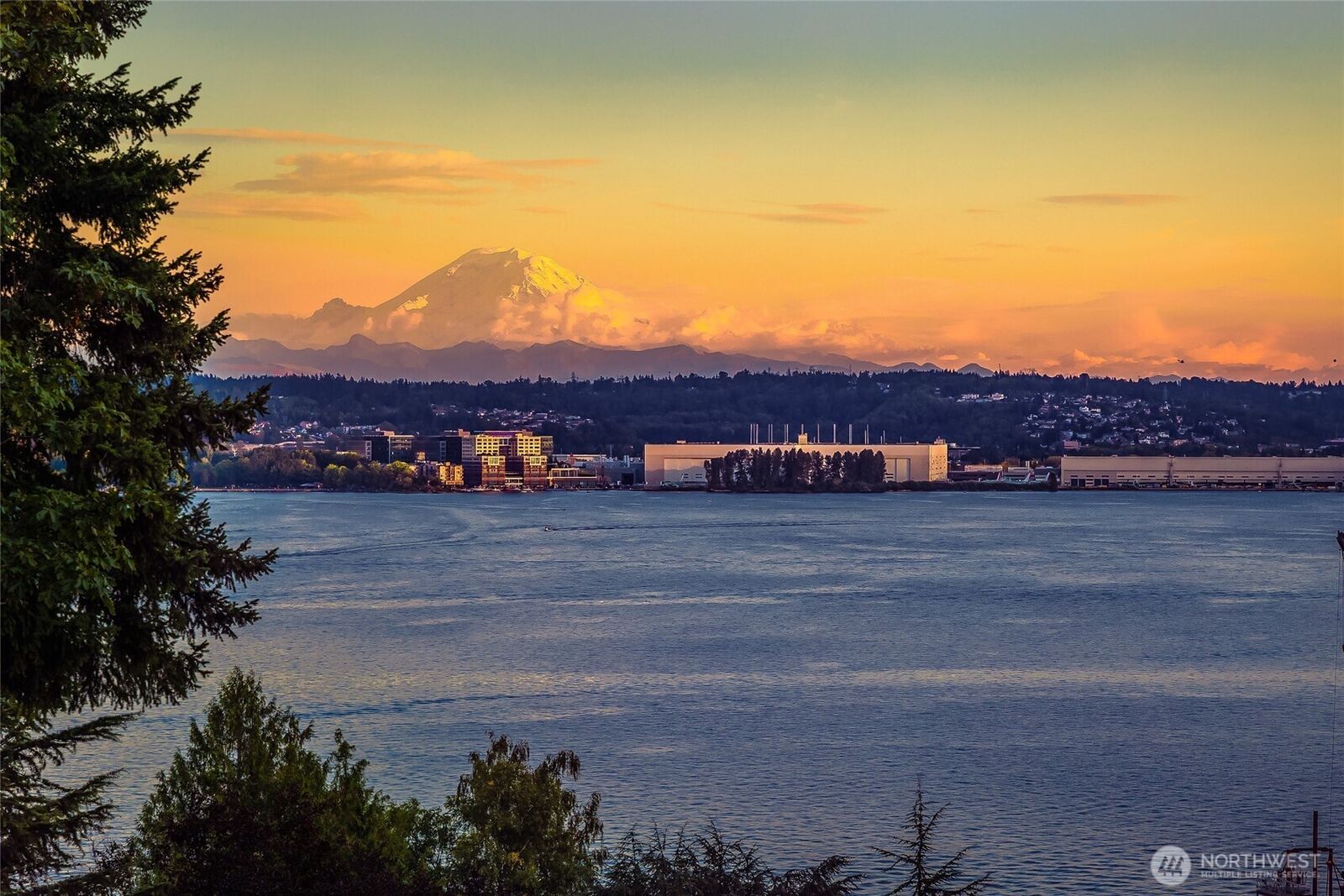 Property Photo:  8337 E Mercer Way  WA 98040 
