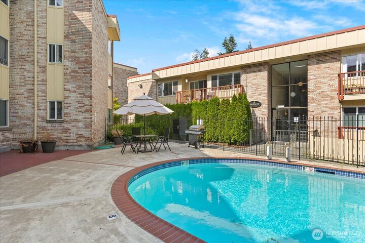 Property Photo:  330  Elm Street 205  WA 98203 