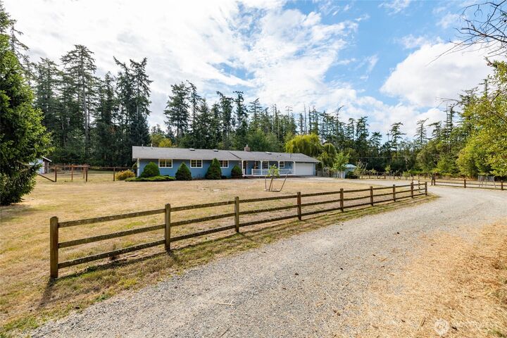 Property Photo:  1866  Wellington Drive  WA 98277 