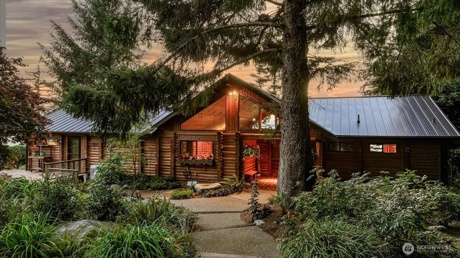 Property Photo: 1660 Seacrest Lane WA 98239