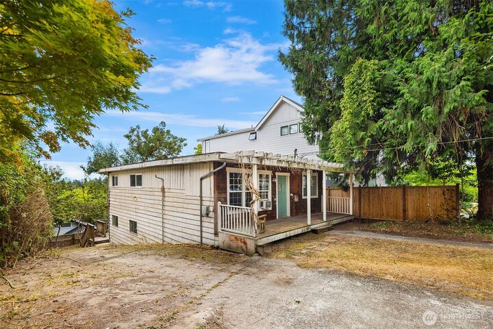 Property Photo: 440 26th Avenue E WA 98112