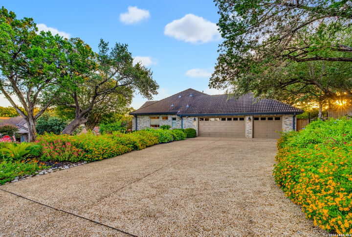 Property Photo:  15811 Mission Rdg  TX 78232 