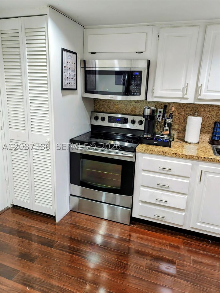 Property Photo: 2333 Brickell Ave 2814 FL 33129