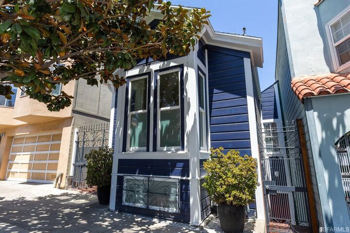 Property Photo:  1642 Palou Avenue  CA 94124 