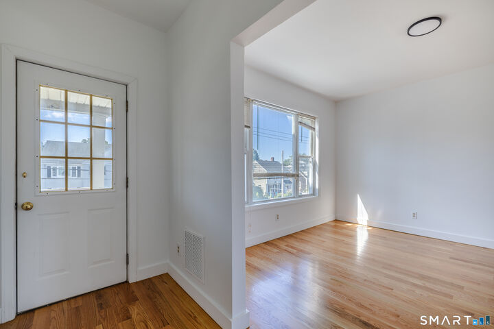 Property Photo:  74 Harbor Avenue 2nd Floor  CT 06605 