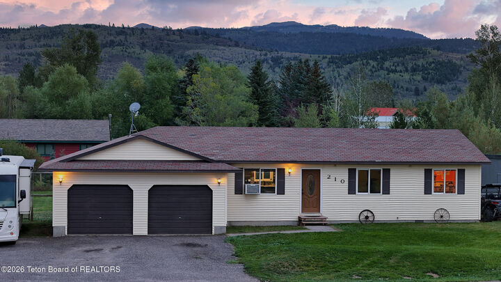 Property Photo:  210 S Agate Avenue  ID 83455 