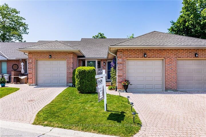 Property Photo:  90 Ontario Street S 5  ON N0M 1T0 