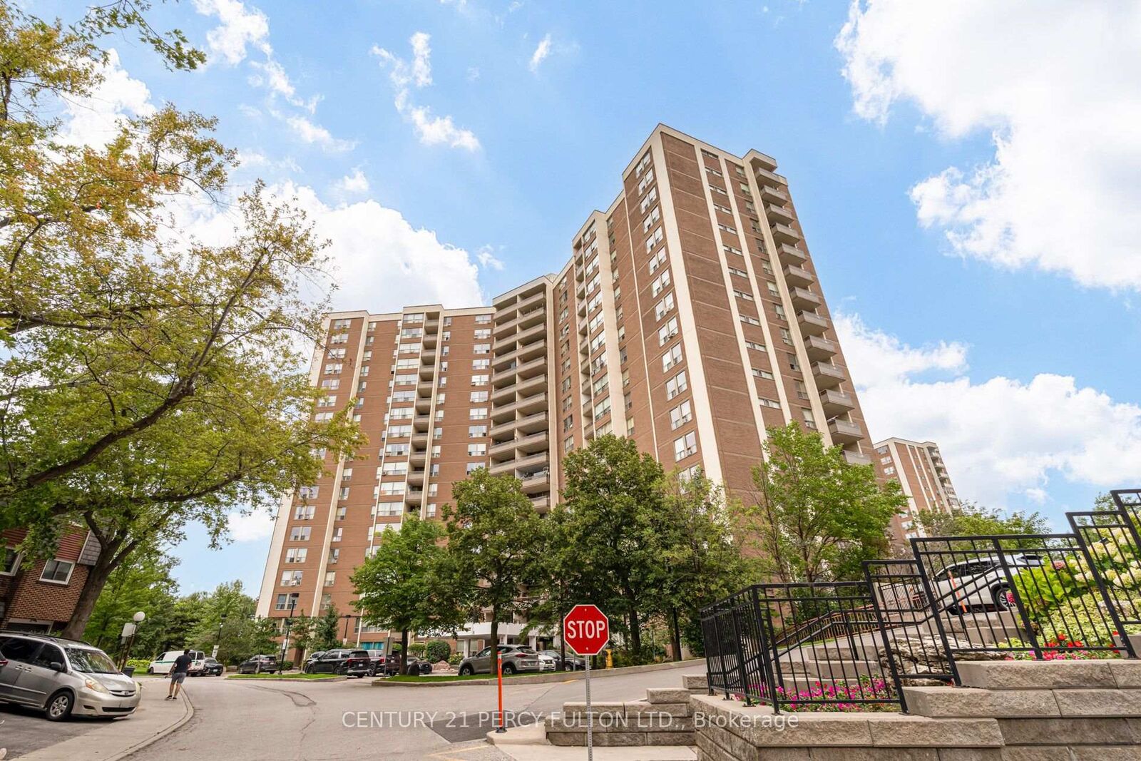 Property Photo:  5 Vicora Linkway N/A #614  ON M3C 1A4 