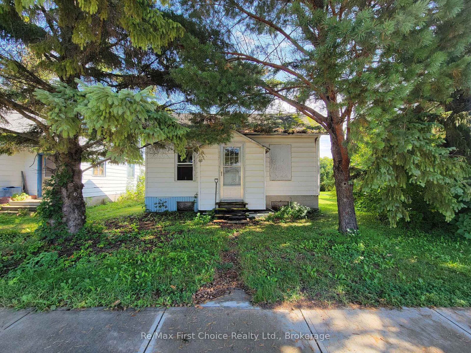 Property Photo: 216 Sixth Street ON P0W 1L0