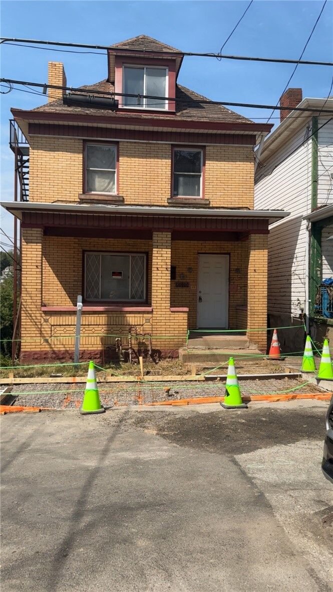 Property Photo:  77 Industry St  PA 15210 