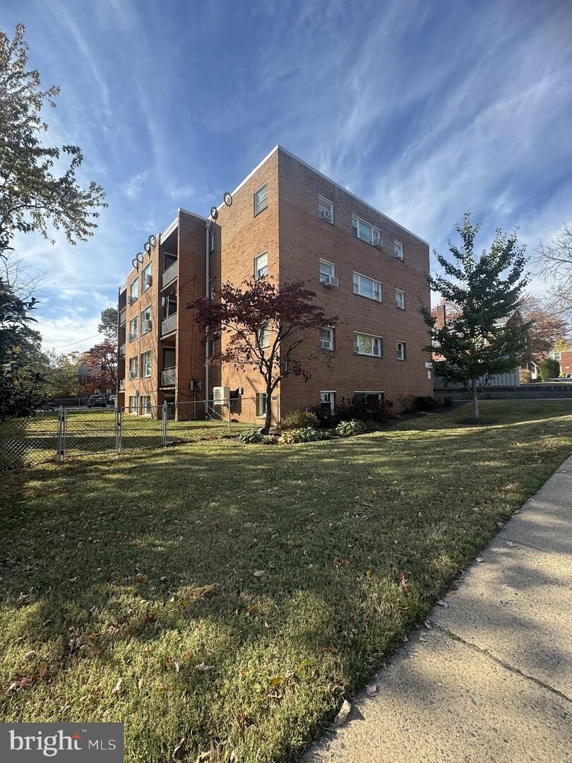 Property Photo:  500 S Courthouse Road 10  VA 22204 