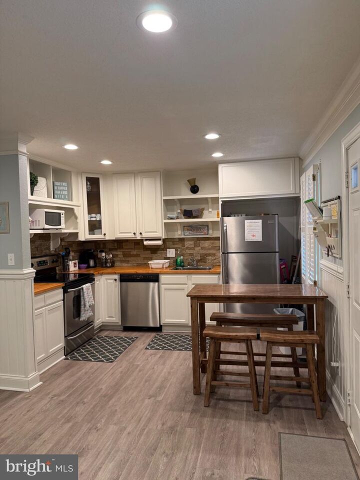 Property Photo:  207 144th Street 102  MD 21842 