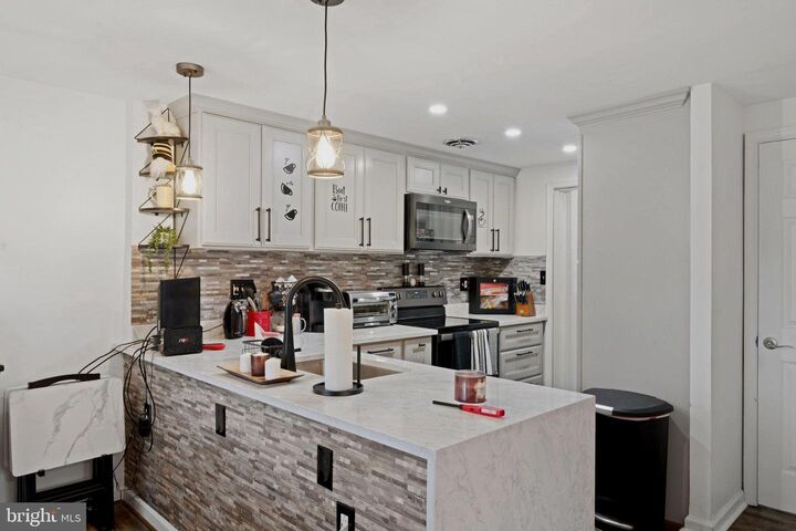 Property Photo: 8812 Rustburg Circle MD 20886