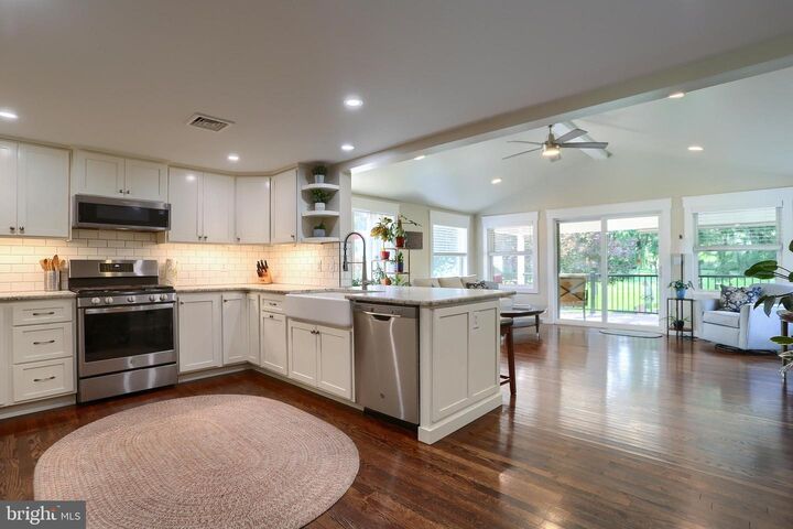 Property Photo:  818 Meadow  PA 17011 