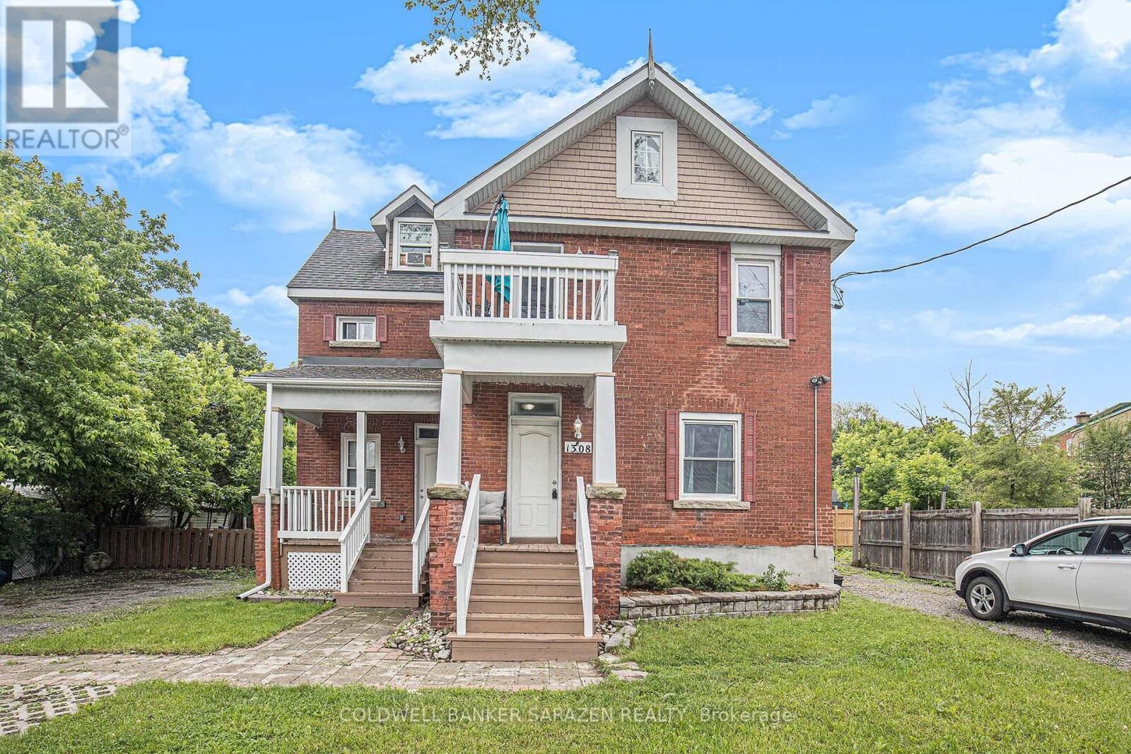 Property Photo: 1308 Shillington Avenue ON K1Z 8A5