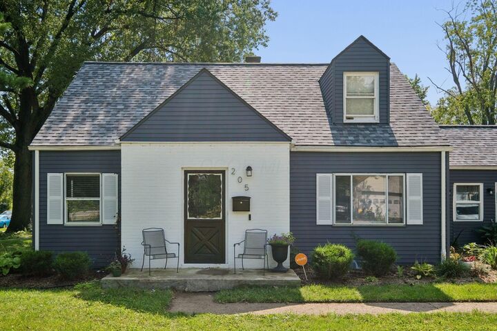 Property Photo: 205 S Ashburton Road OH 43213