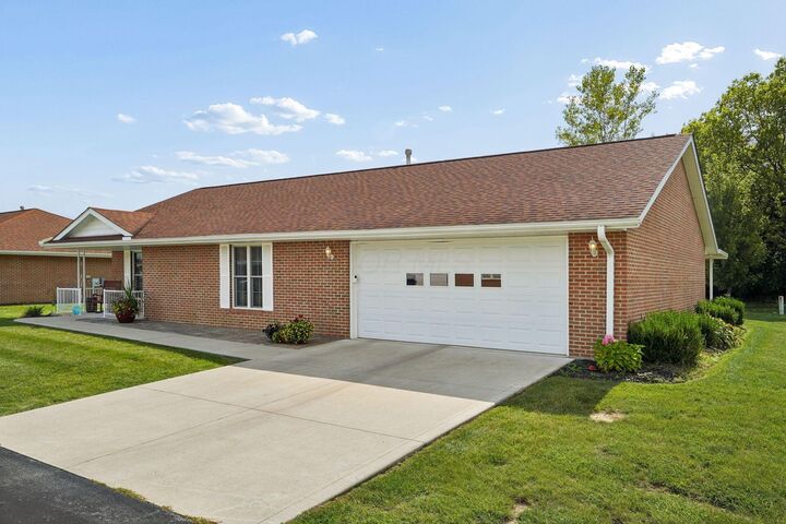 Property Photo:  321 Ashley Lane  OH 43162 