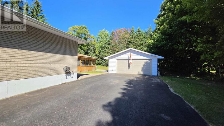 Property Photo:  30 Foothill Rd  ON P6C 6E4 