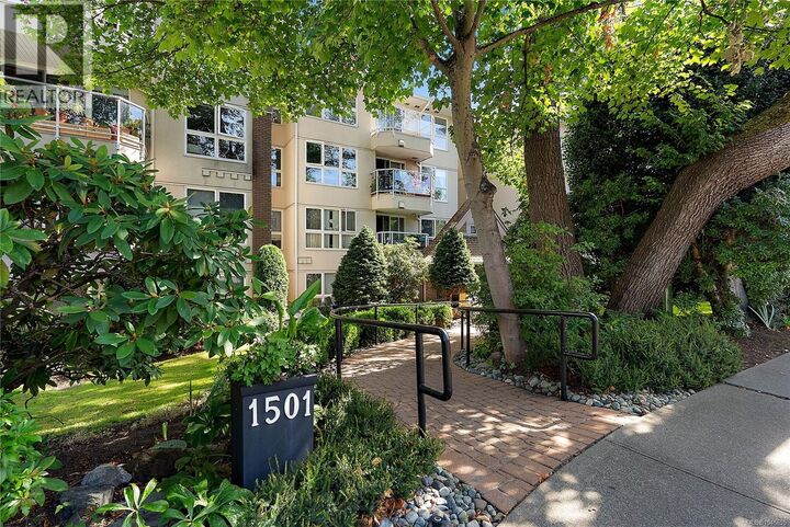 Property Photo: 1501 Richmond Avenue 204 BC V8R 4P7