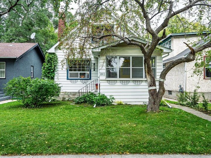 Property Photo:  893 Warsaw Avenue  MB R3M 1B8 