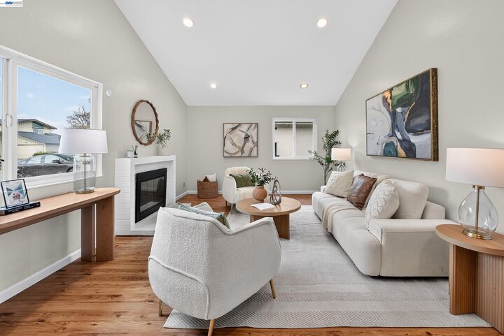 Property Photo: 32536 Lake Barlee Ln CA 94555
