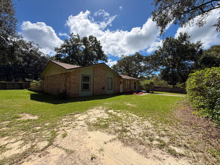 Property Photo: 4556 Old Guernsey Road FL 32571