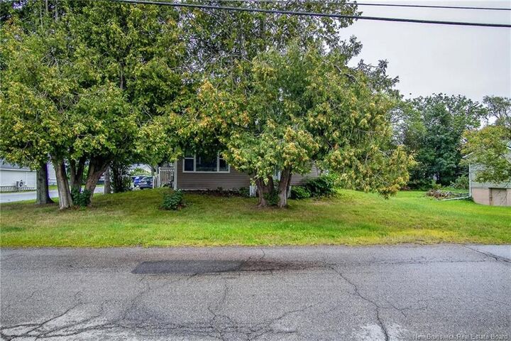 Property Photo:  79 Floral Avenue  NB E4E 1L7 