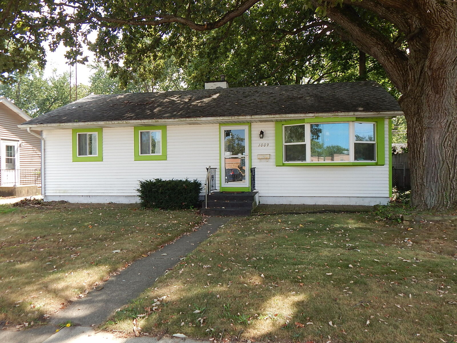 Property Photo:  1009 W Coolspring Avenue  IN 46360 